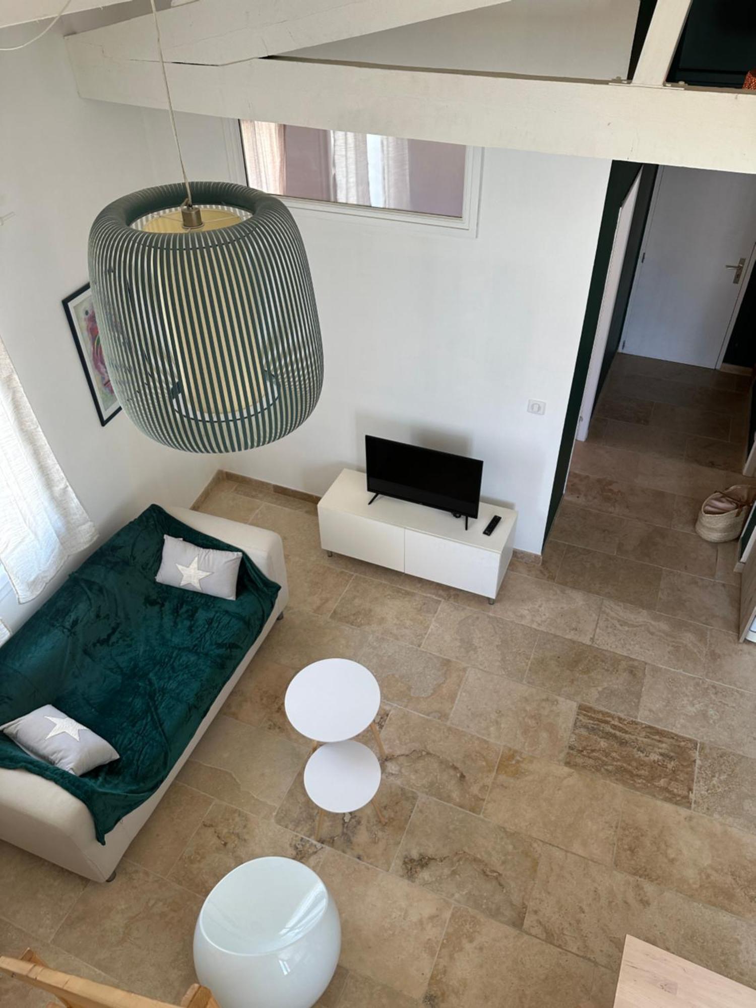 Appartement Avec Vue Sur L Eglise Des Saintes Εξωτερικό φωτογραφία