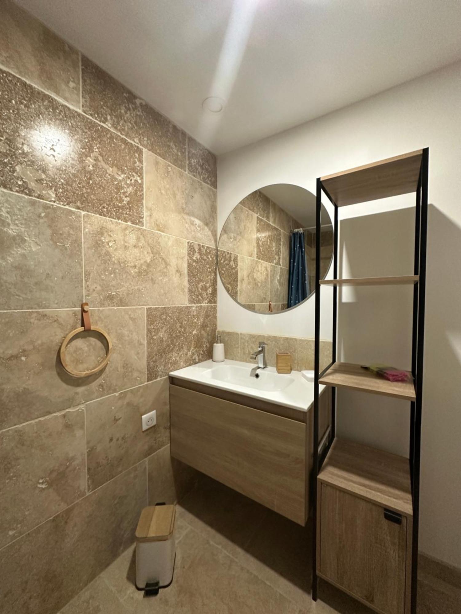 Appartement Avec Vue Sur L Eglise Des Saintes Εξωτερικό φωτογραφία